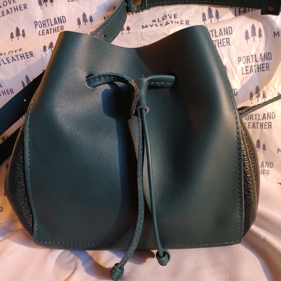 PLG Lagoon/Harbor Nest Bucket Bag - Picture 3 of 12